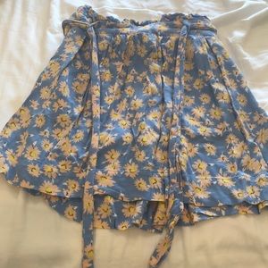 Light blue floral skirt,stretch-waist with tie